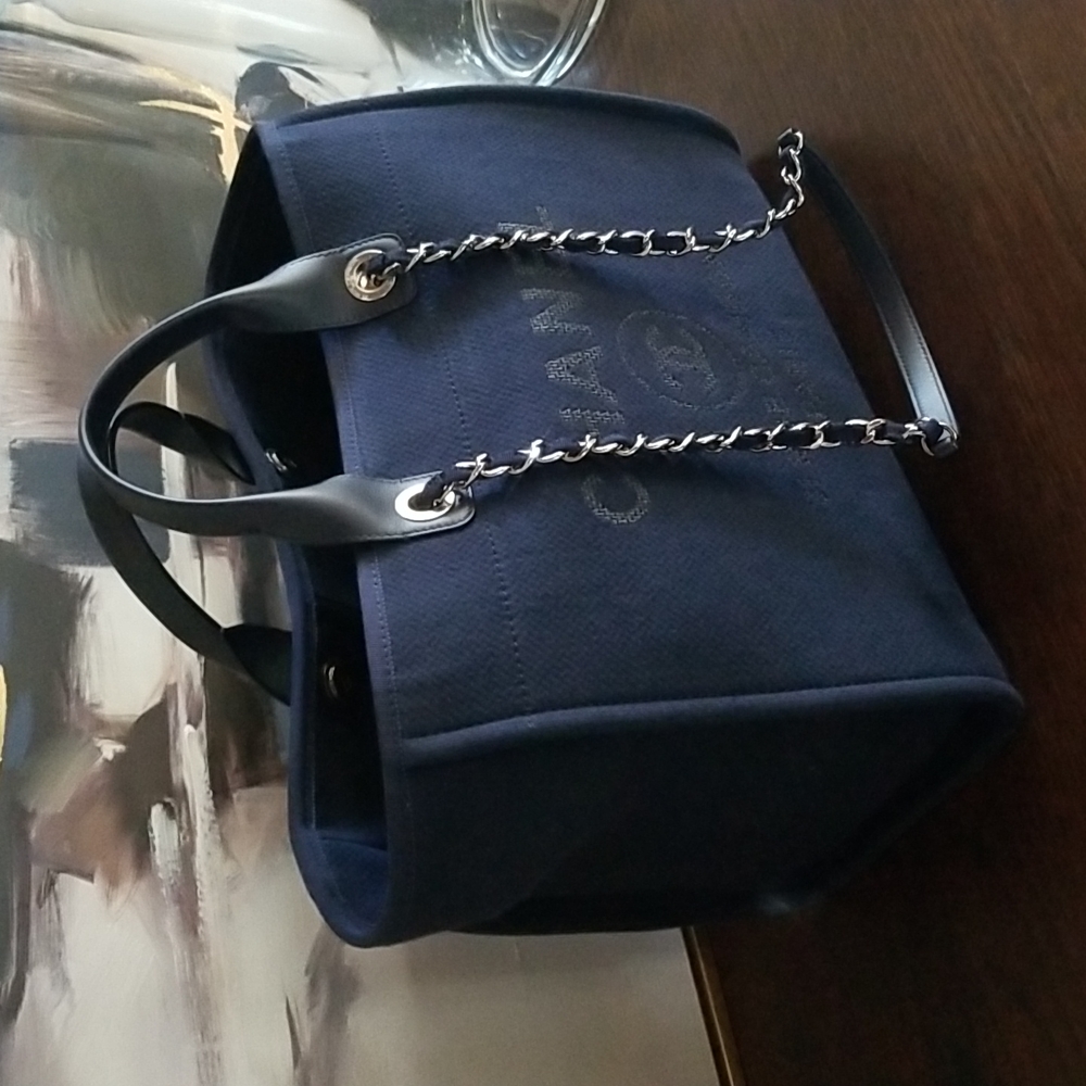 Chanel Deauville Navy - Picture 3 of 16